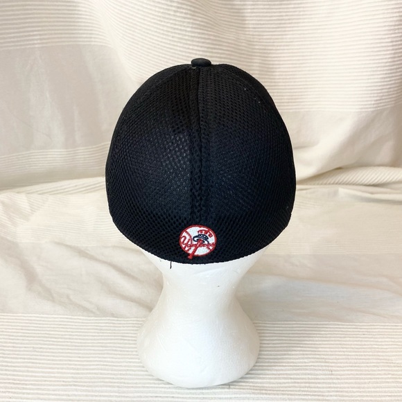 New Era Curved Brim Youth New York Yankees MLB Black Cap - Picture 11 of 14